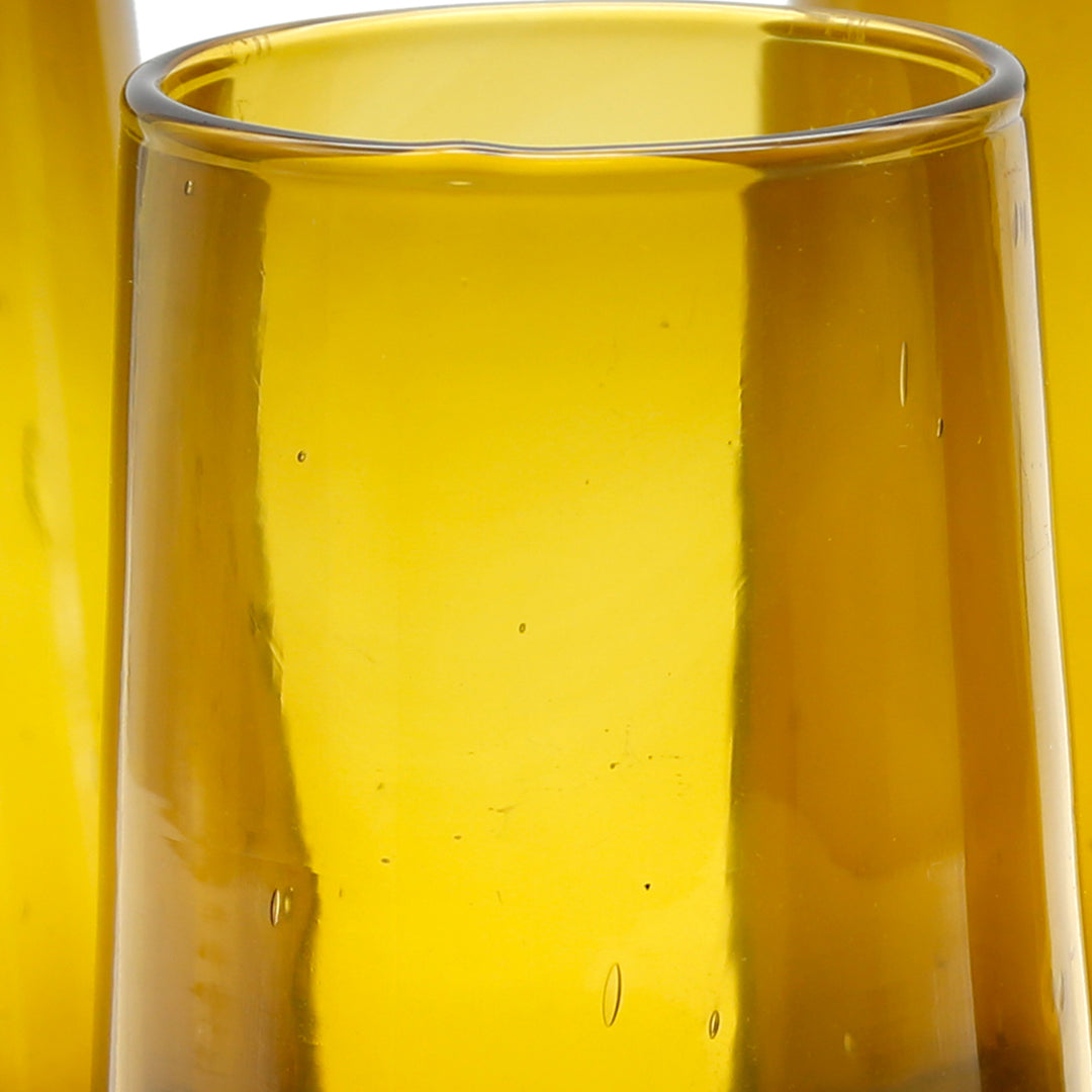 Håndblæste cocktailglas lavet af ravfarvet glas - let struktureret, stilfuldt og individuelt