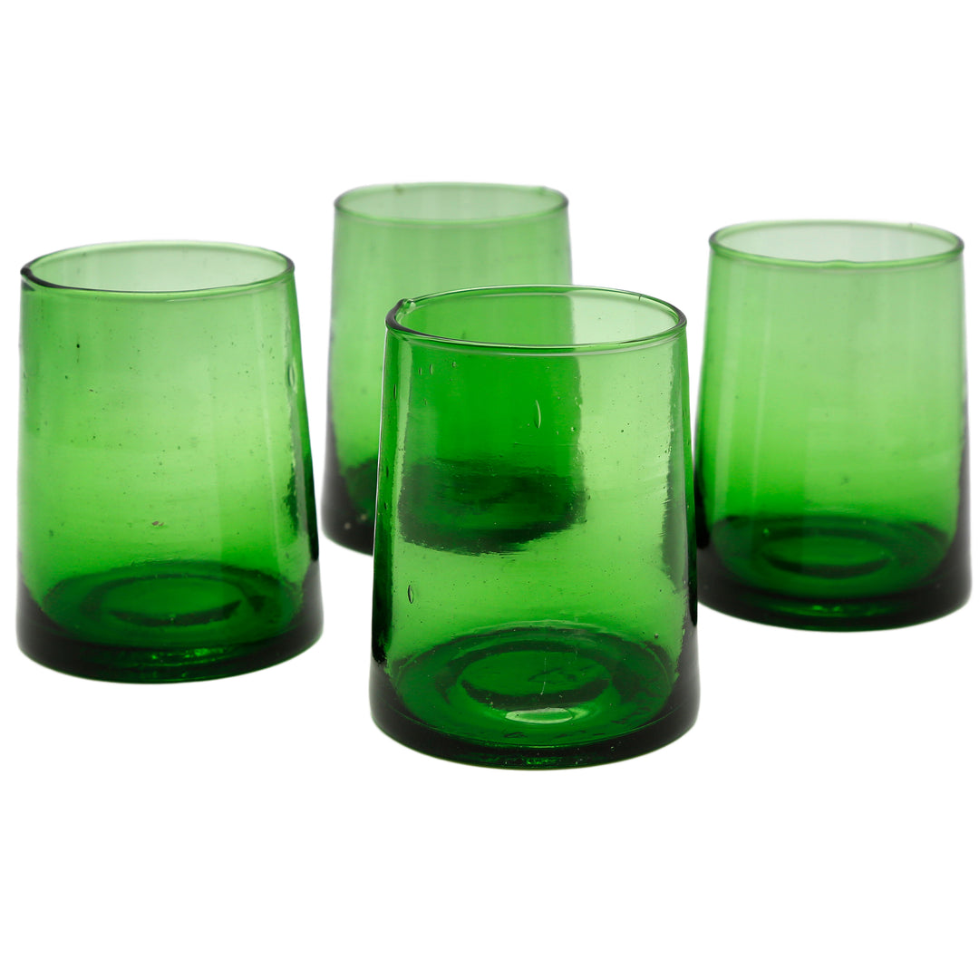 Cocktailglas med en livlig glasstruktur - grøn, robust og individuel