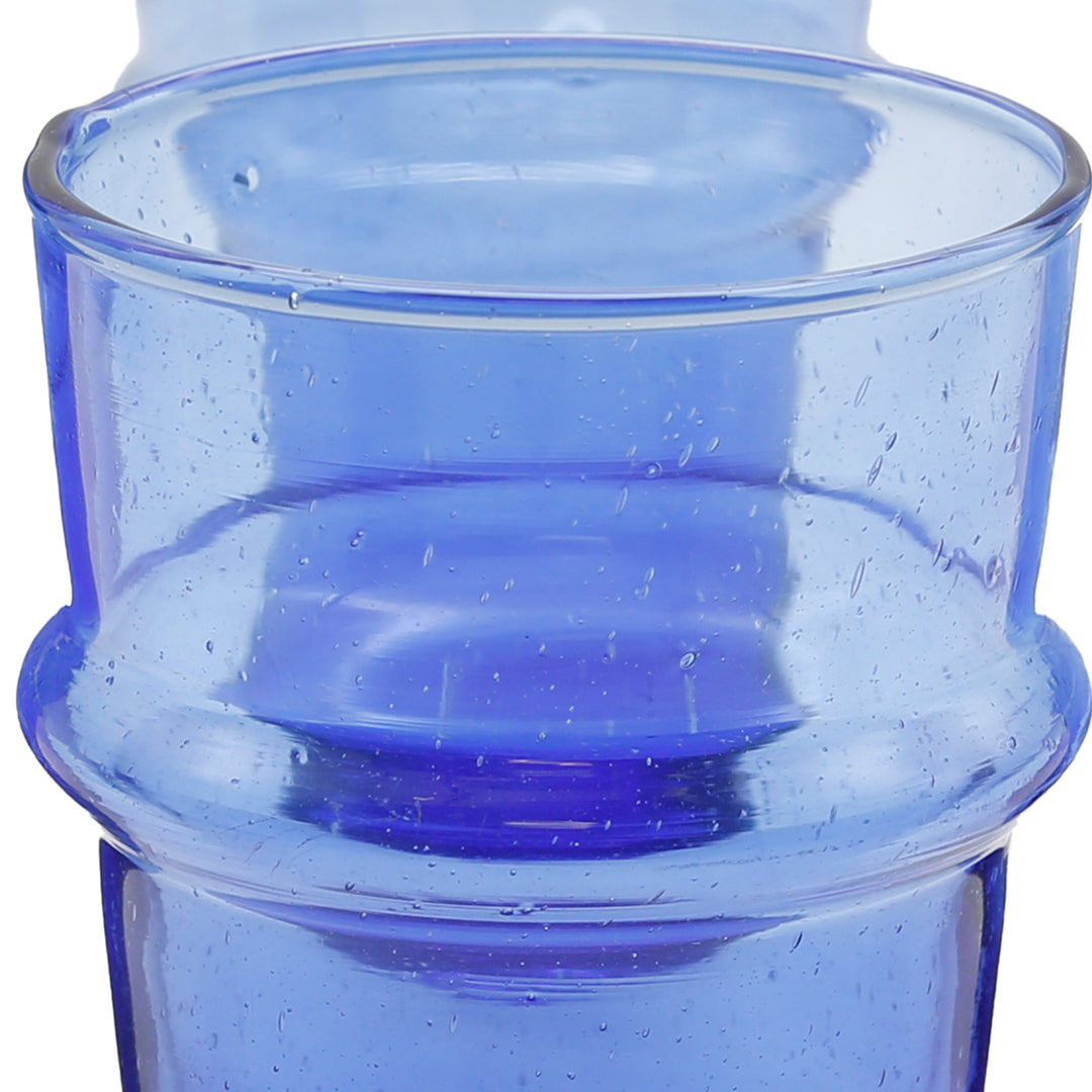 Blå cocktailglas lavet af genbrugsglas - stilfulde og håndlavede