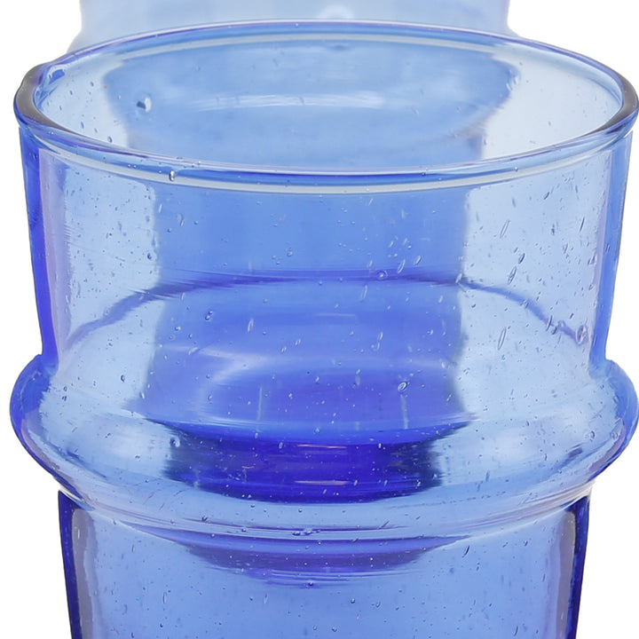 Blå cocktailglas lavet af genbrugsglas - stilfulde og håndlavede