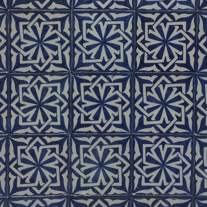 Håndmalet flise – andalusisk stil