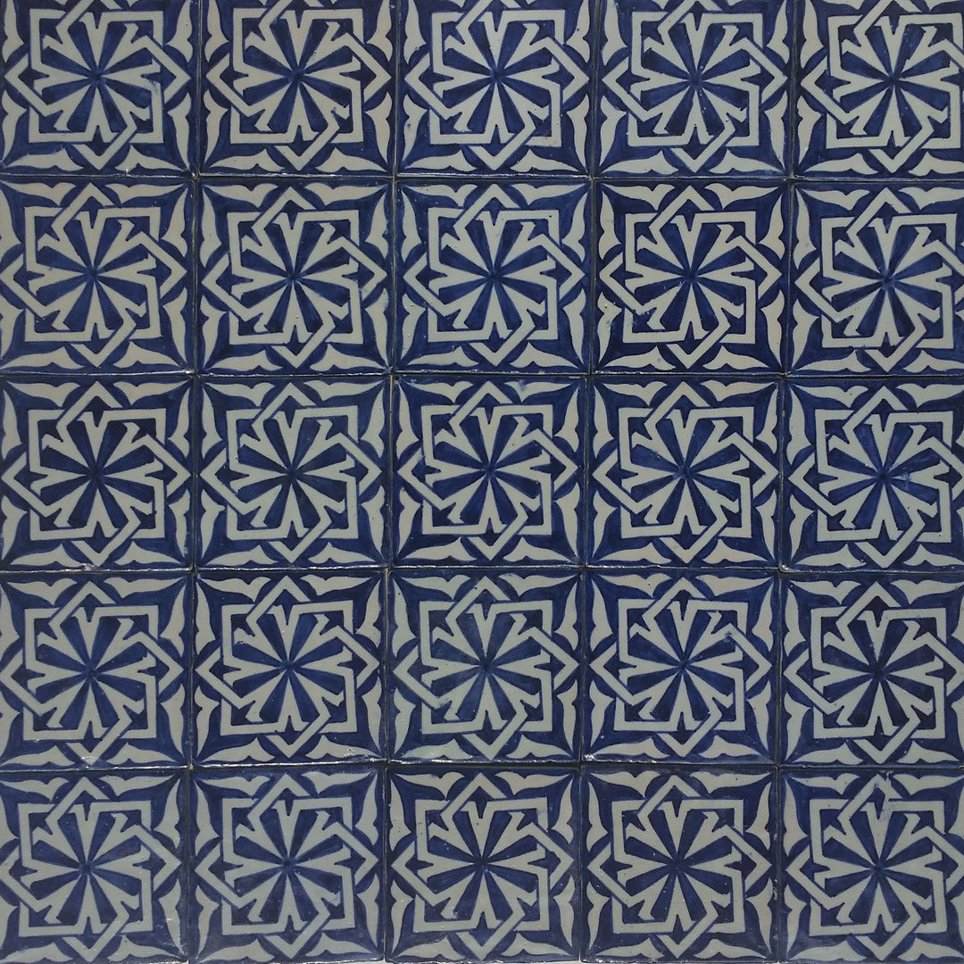 Håndmalet flise – andalusisk stil