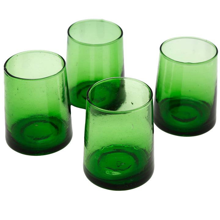 Grønt glas med håndlavet struktur - ideel som latte macchiato glas